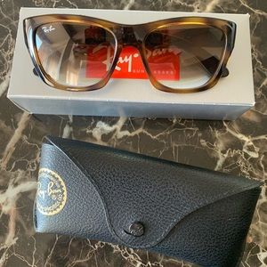Ray-Ban RB4194 tortoise sunglasses! W/ case & box
